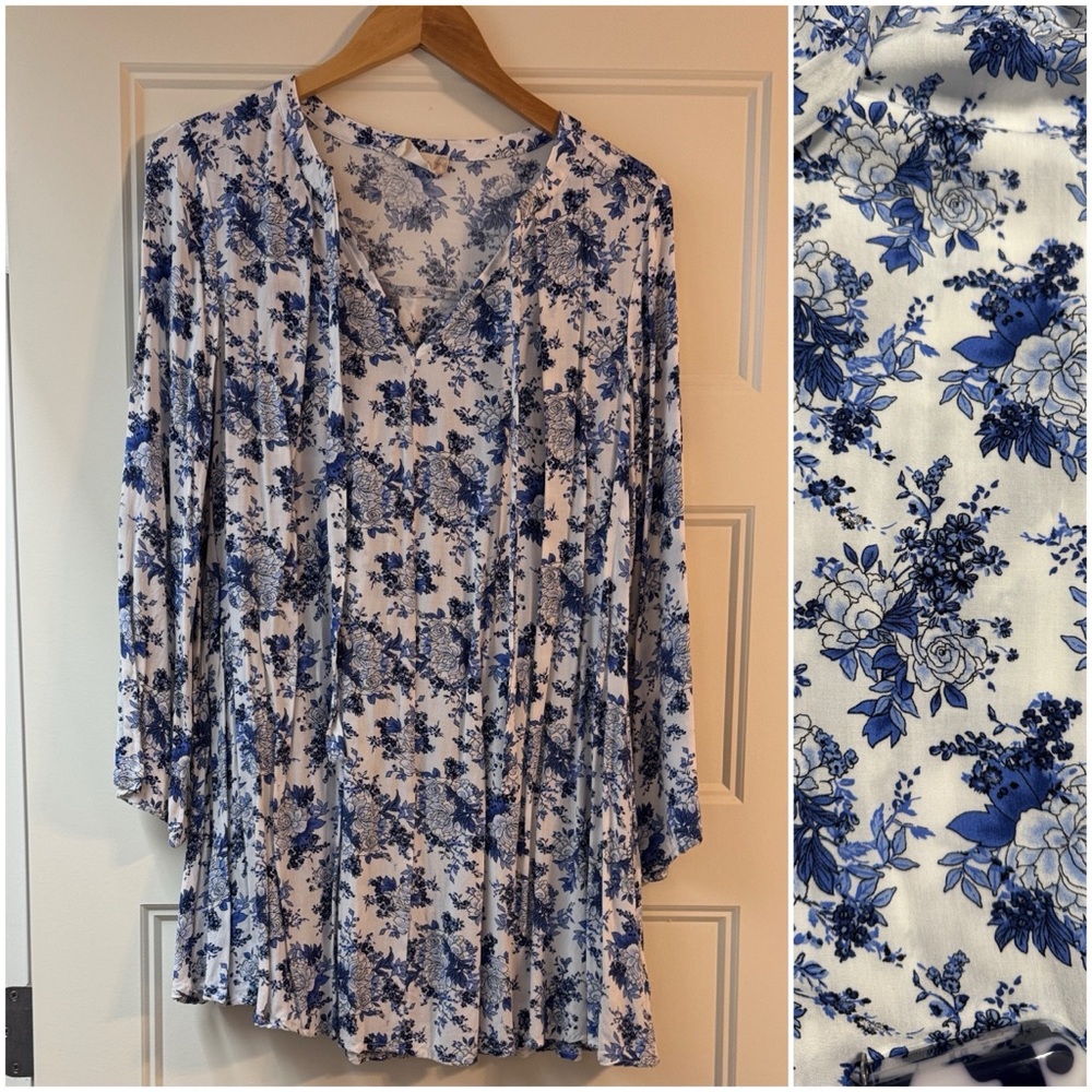 Altar'd State white & blue floral tunic, medium